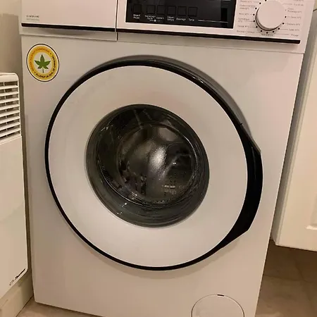 Face A La 6 Personnes *