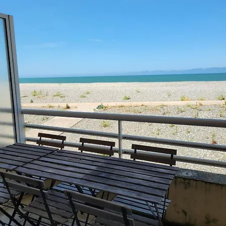 Face A La 6 Personnes